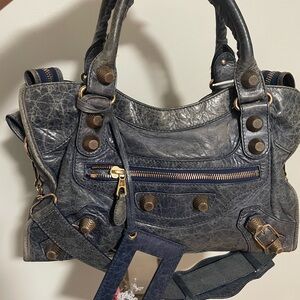 Balenciaga Distressed Wash out blue Shoulder Bag
Mirror has white stain